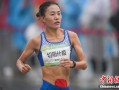 踢足球会摔破裤子吗女生，踢足球会摔破裤子吗女生图片