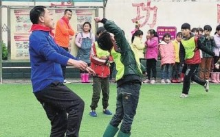 足球可以锻炼团队精神吗，足球可以锻炼团队精神吗英语