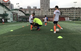 可以先学足球再学篮球吗，可以先学足球再学篮球吗女生
