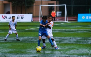郑州女孩子喜欢踢足球去哪上学，郑州踢足球的地方